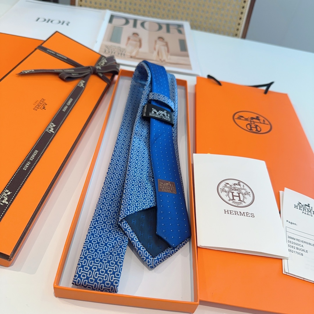 Hermès Blue Geometric Twill Silk Tie for Men - Image 3