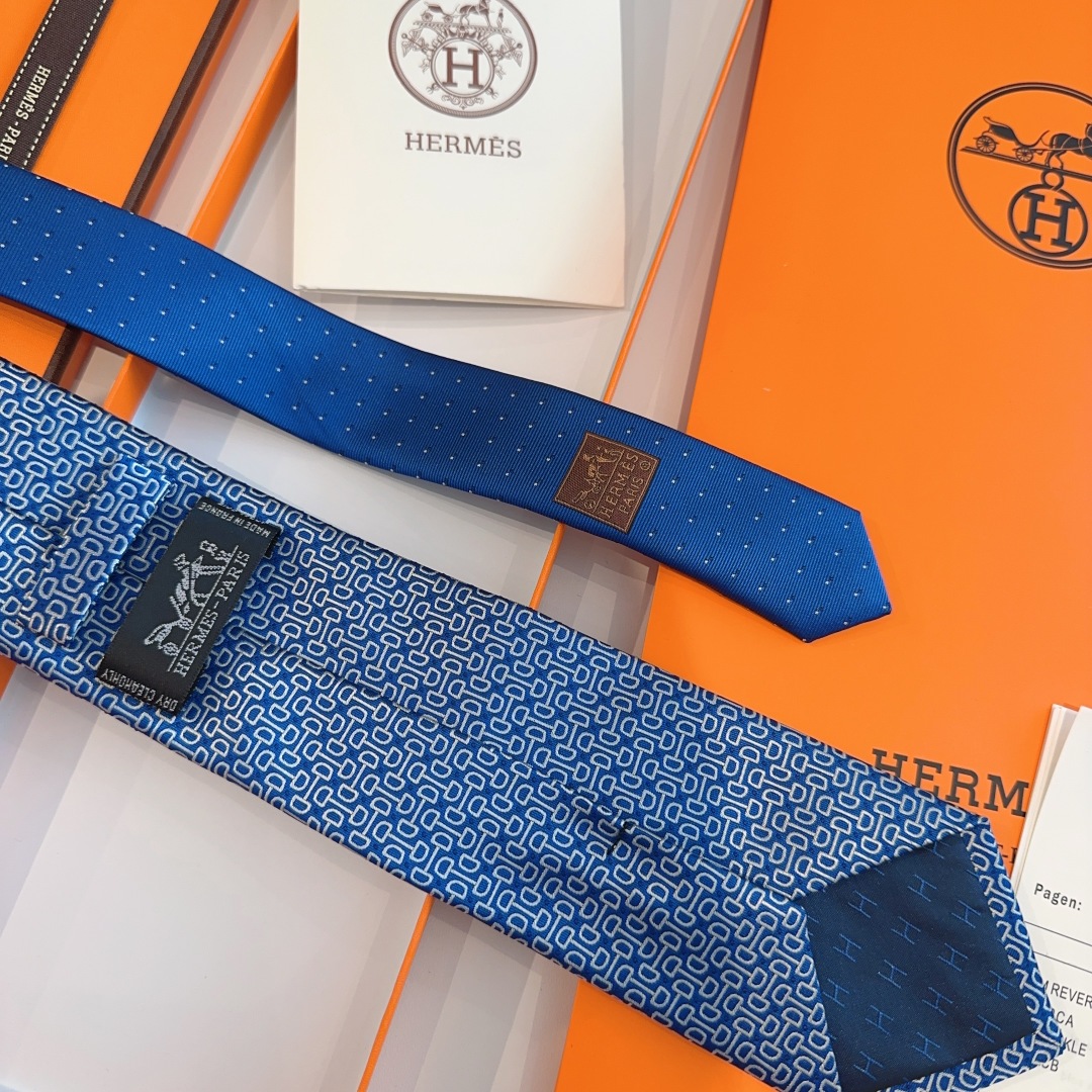 Hermès Blue Geometric Twill Silk Tie for Men - Image 4
