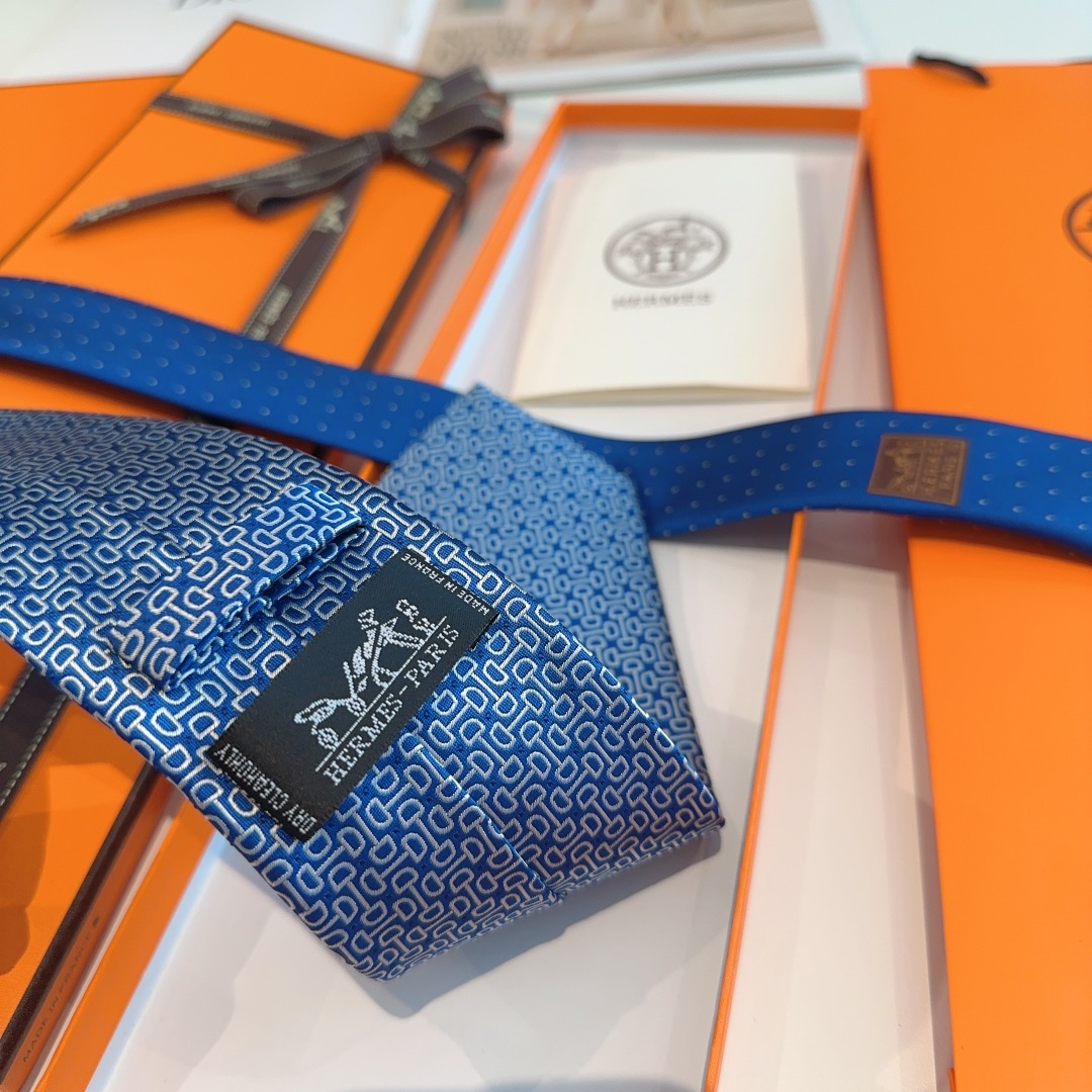 Hermès Blue Geometric Twill Silk Tie for Men - Image 5
