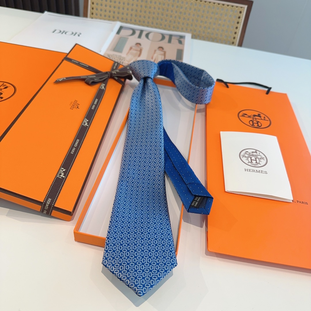 Hermès Blue Geometric Twill Silk Tie for Men - Image 6