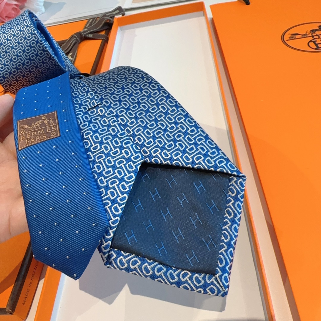 Hermès Blue Geometric Twill Silk Tie for Men - Image 8