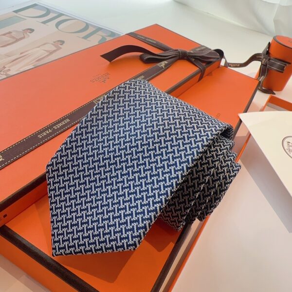 Hermès Blue Silk Tie with Interlocking H Jacquard Pattern