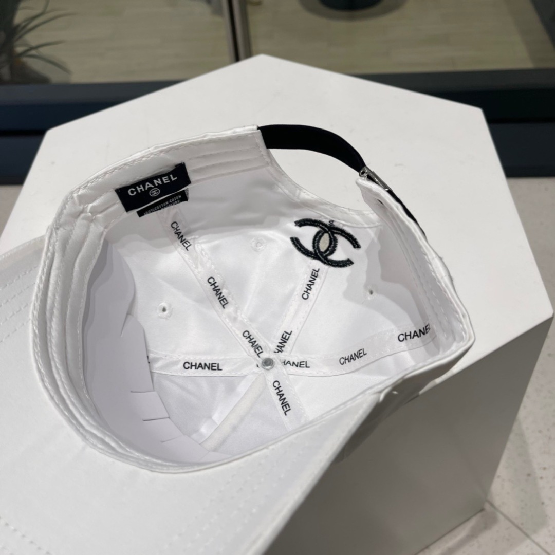 CHANEL Ivory White Embroidered Logo Baseball Cap in Cotton Twill - Image 7