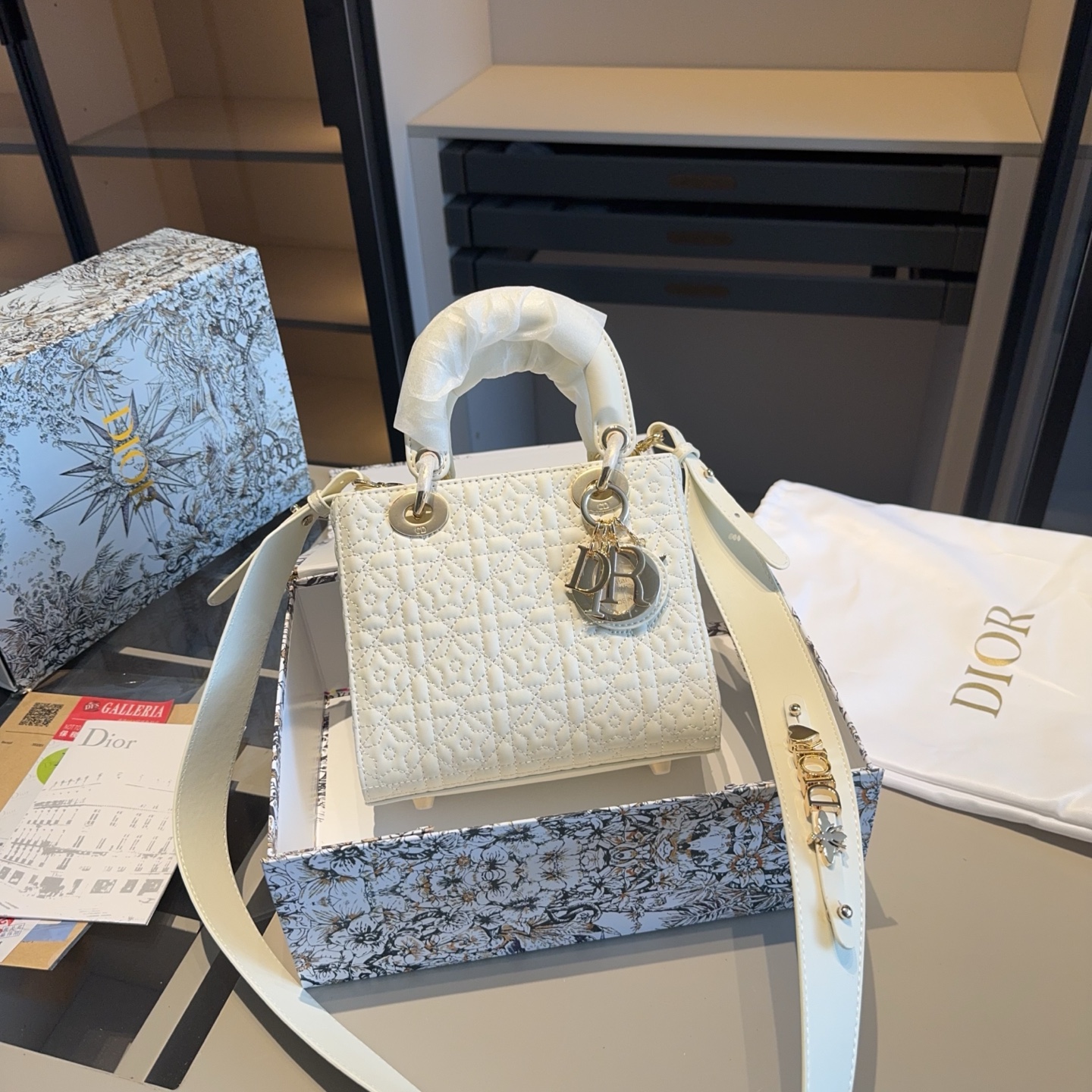Dior Lady Star-Embossed Leather Bag – Blush Pink with Gold Hardware 20cm - Image 8