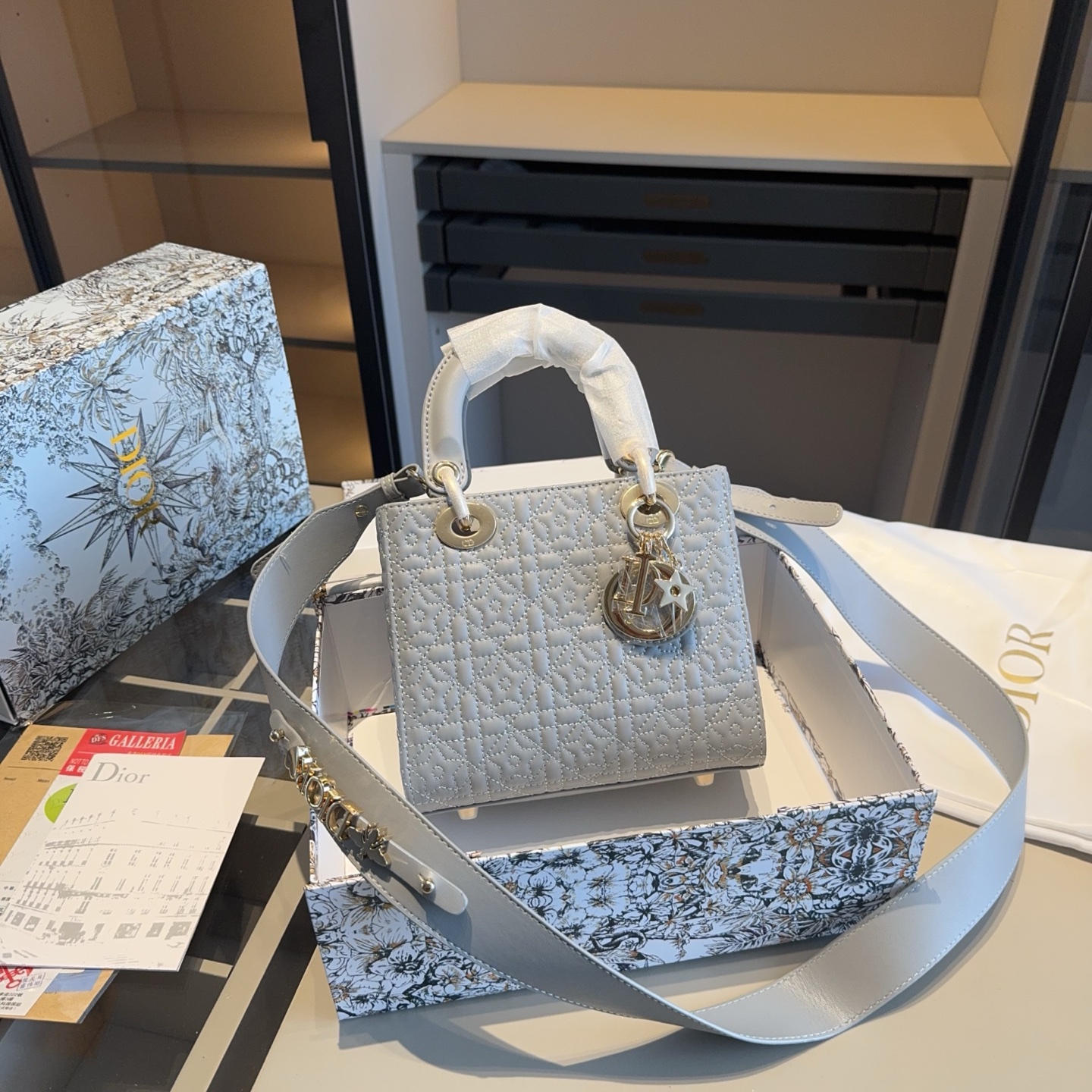 Dior Lady Star-Embossed Leather Bag – Blush Pink with Gold Hardware 20cm - Image 7