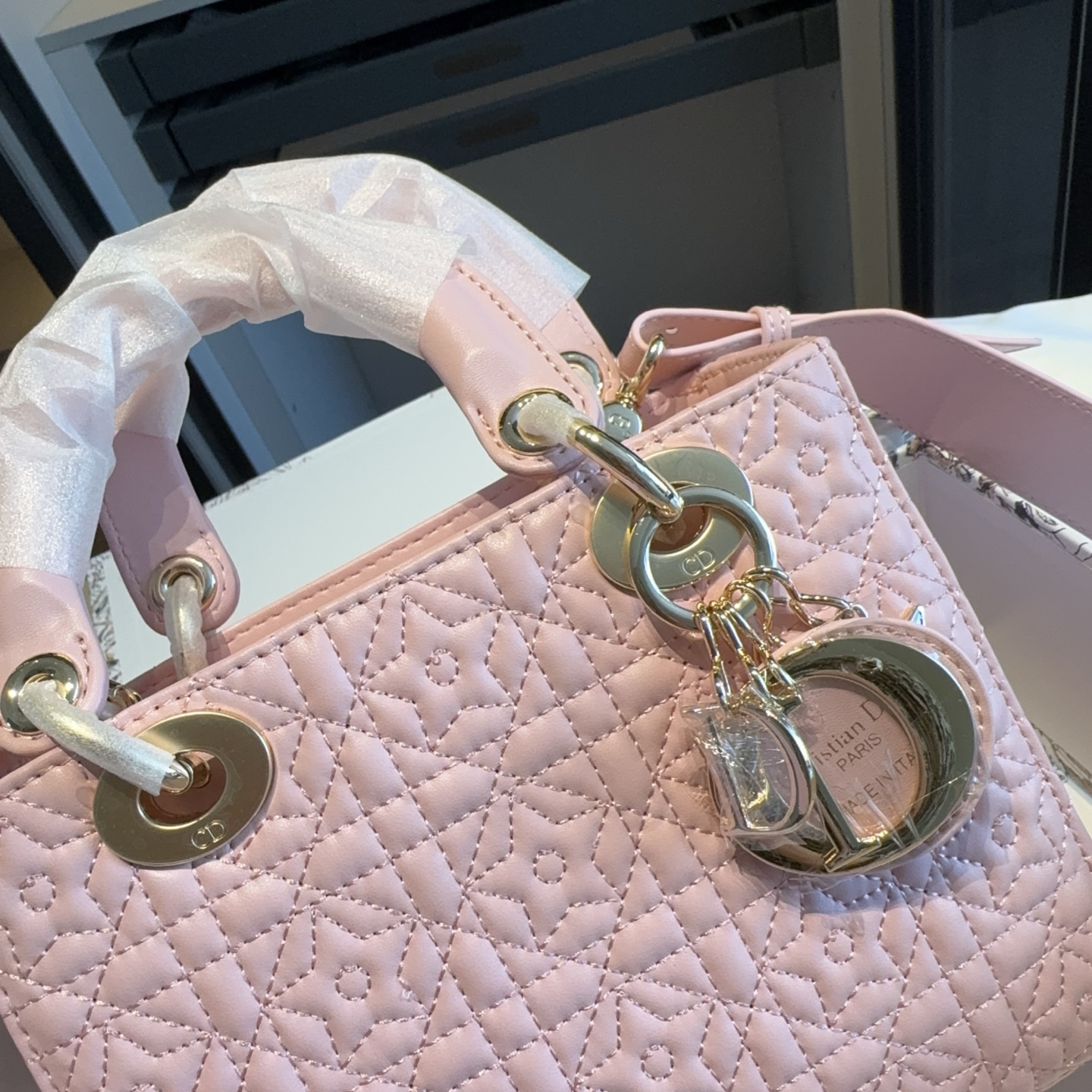 Dior Lady Star-Embossed Leather Bag – Blush Pink with Gold Hardware 20cm - Image 2