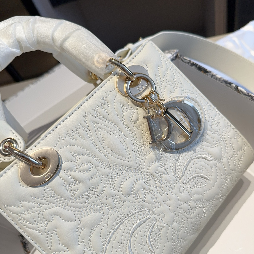 Dior Lady Embossed Leather Bag – Ivory White with Gold Hardware 20cm - Image 4