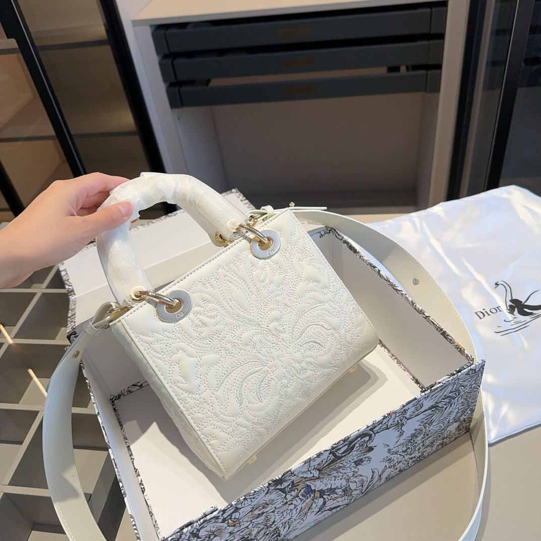 Dior Lady Embossed Leather Bag – Ivory White with Gold Hardware 20cm - Image 7