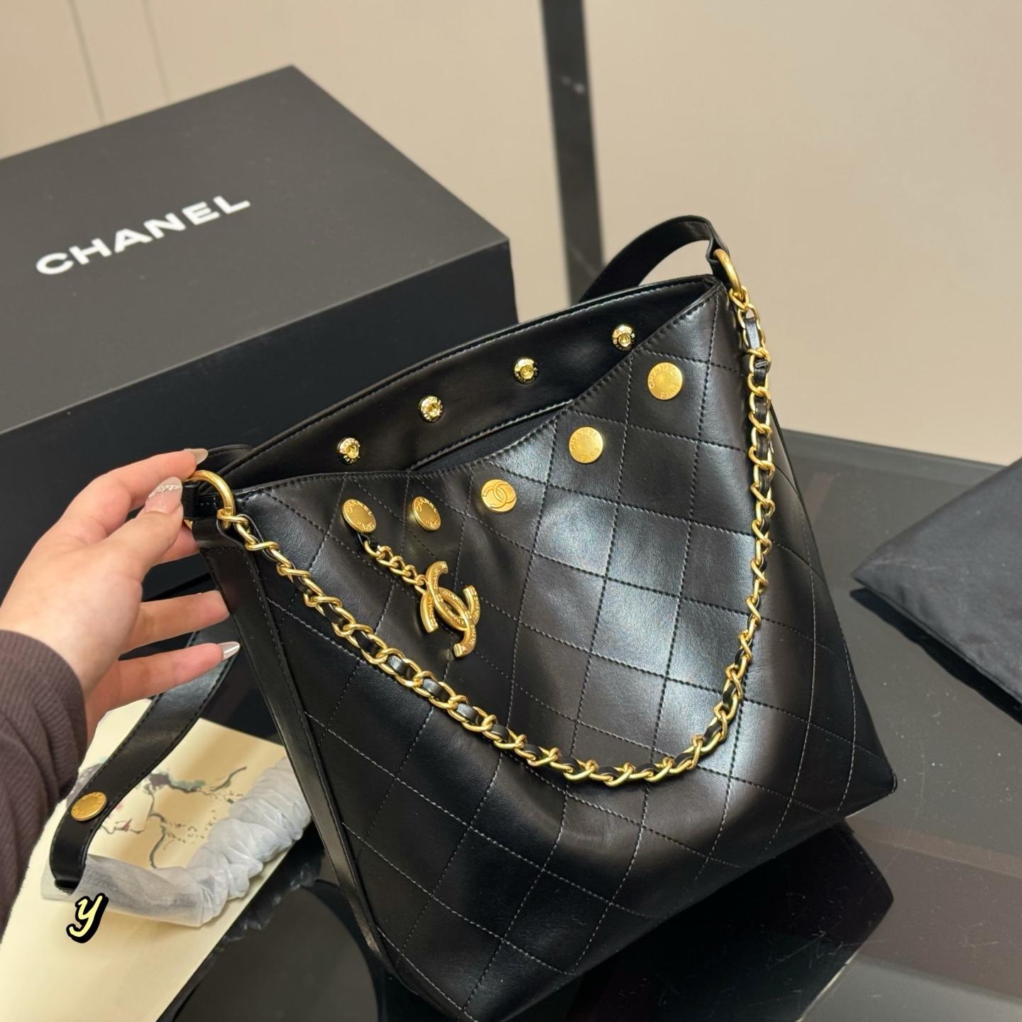 Black Quilted Leather Hobo Bucket Bag with Chain Detail 24CM - Image 4