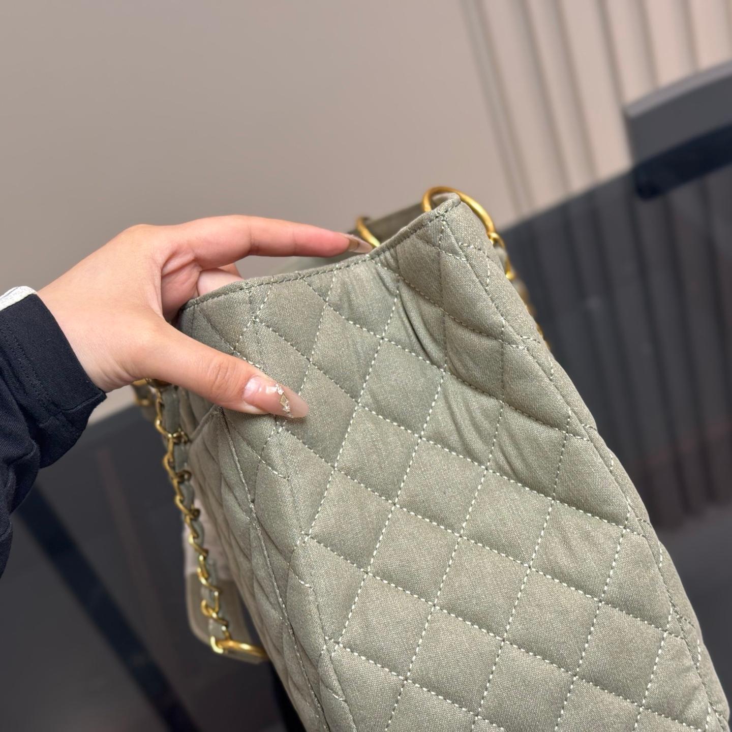 Oversized Denim Quilted Tote Bag with Gold Hardware – 39CM - Image 6