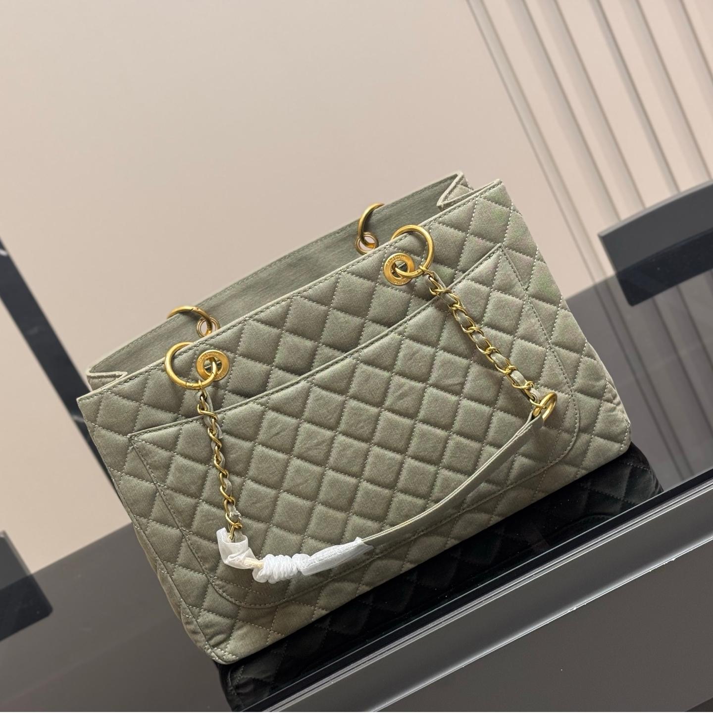 Oversized Denim Quilted Tote Bag with Gold Hardware – 39CM - Image 7