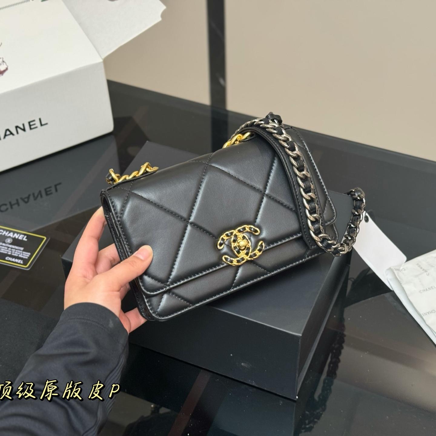 Mini Black WOC Bag with Gold Chain – 19 Style 20cm - Image 2