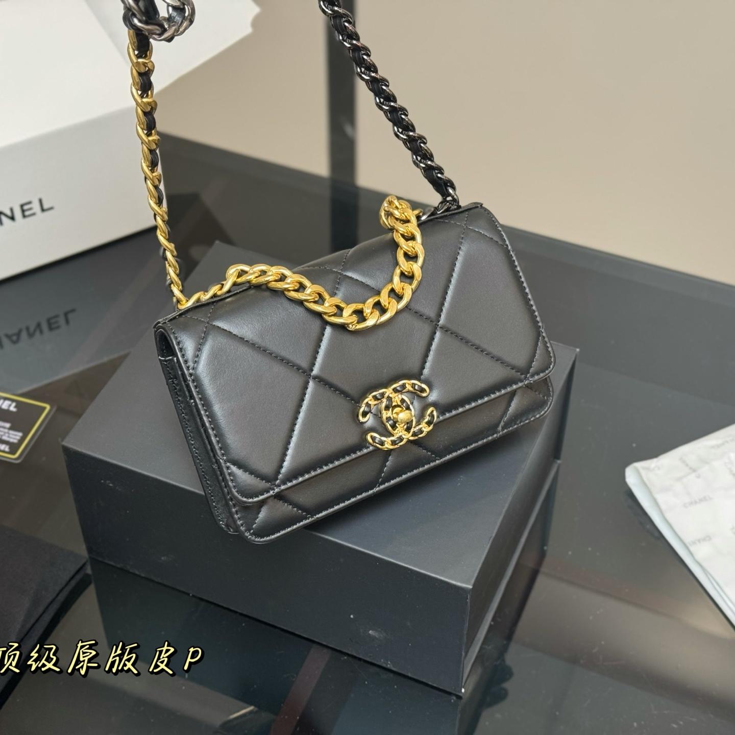 Mini Black WOC Bag with Gold Chain – 19 Style 20cm - Image 5