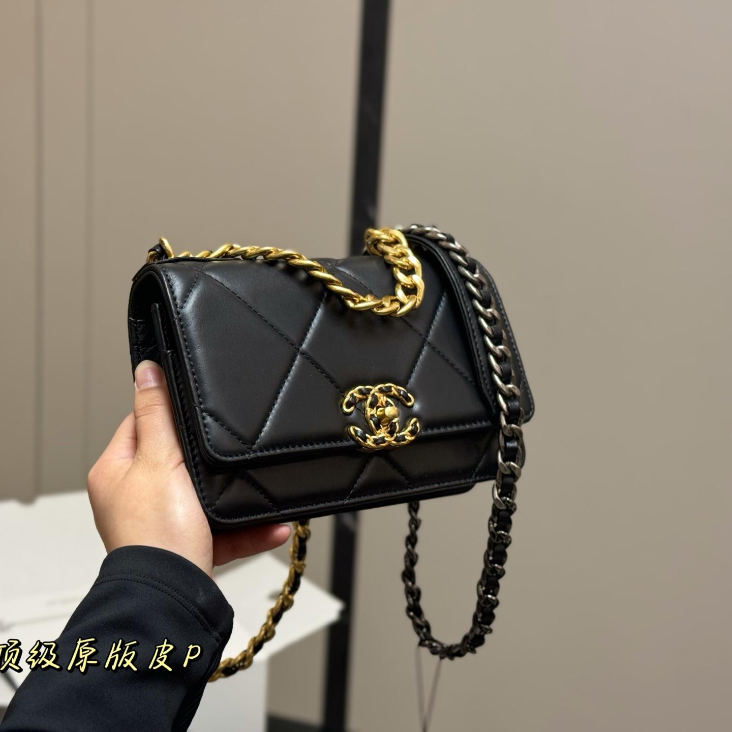 Mini Black WOC Bag with Gold Chain – 19 Style 20cm - Image 9