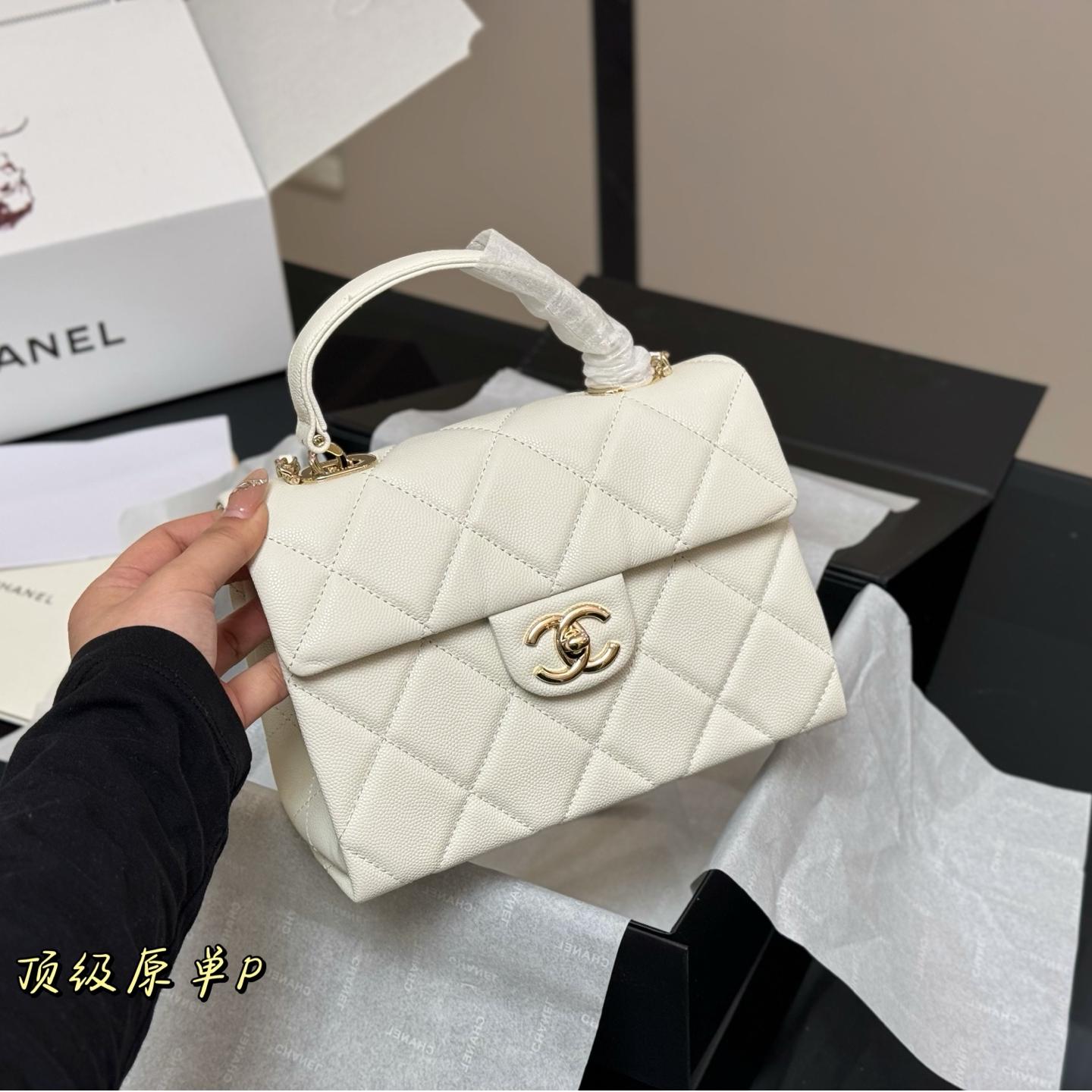 Classic Mini Top Handle Bag in Grained Leather – 21cm Vintage Style - Image 2