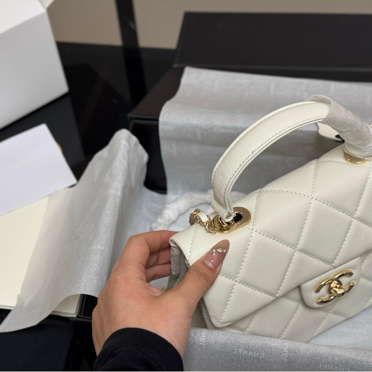 Classic Mini Top Handle Bag in Grained Leather – 21cm Vintage Style - Image 3