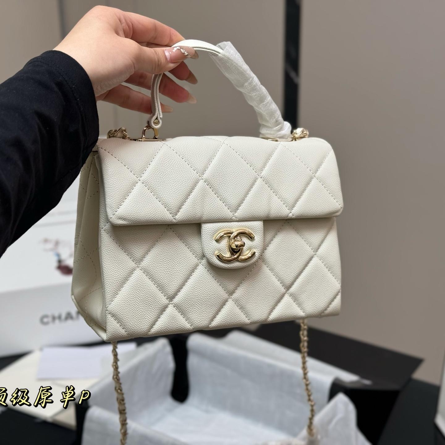 Classic Mini Top Handle Bag in Grained Leather – 21cm Vintage Style - Image 9