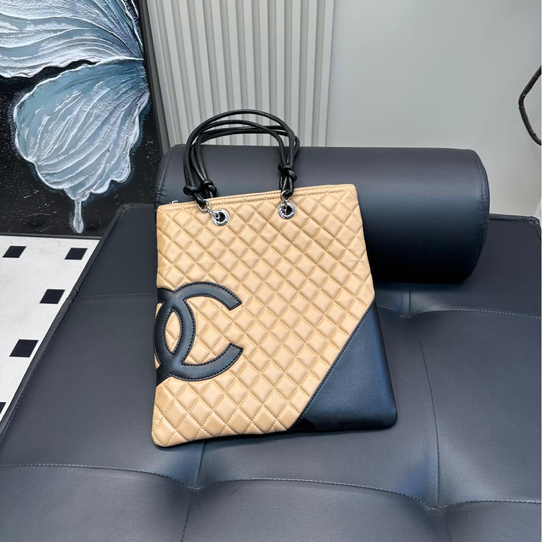 Two-Tone Quilted Leather Tote Bag – 30cm Everyday Icon
