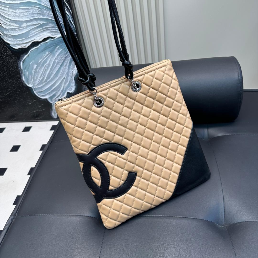 Two-Tone Quilted Leather Tote Bag – 30cm Everyday Icon - Image 2