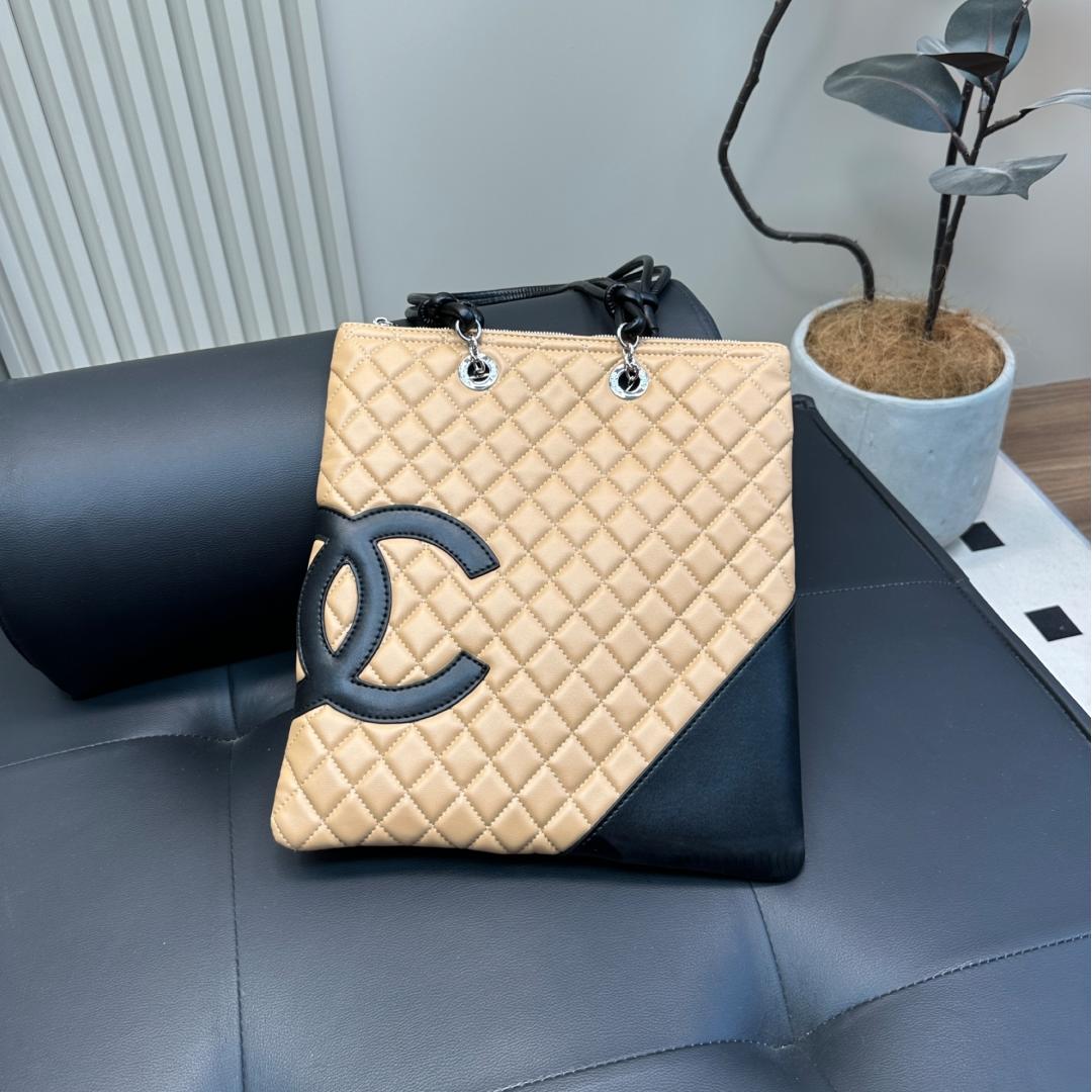 Two-Tone Quilted Leather Tote Bag – 30cm Everyday Icon - Image 3