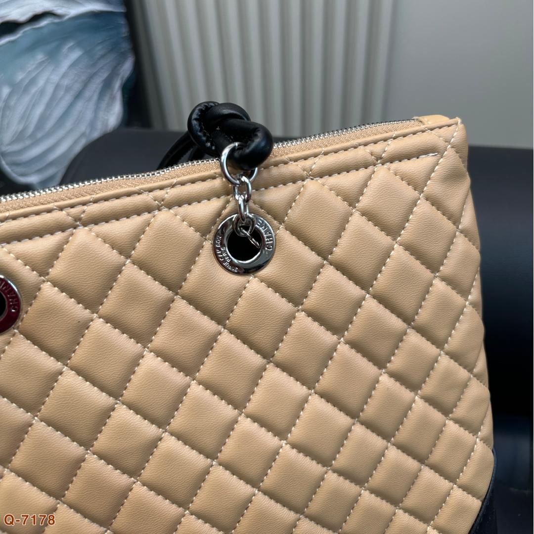 Two-Tone Quilted Leather Tote Bag – 30cm Everyday Icon - Image 4