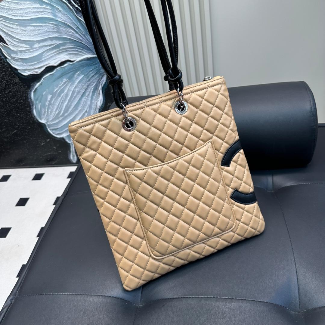 Two-Tone Quilted Leather Tote Bag – 30cm Everyday Icon - Image 5