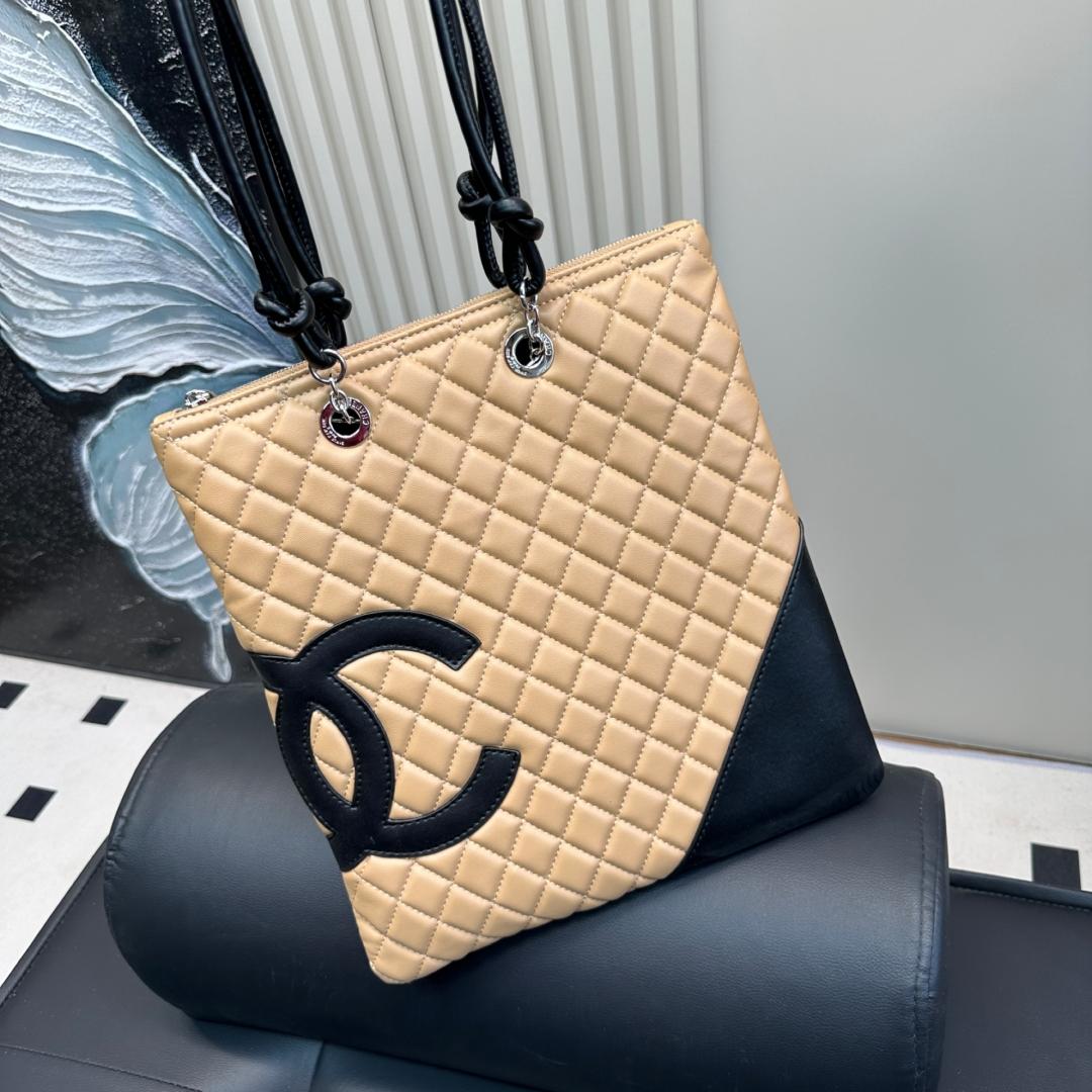 Two-Tone Quilted Leather Tote Bag – 30cm Everyday Icon - Image 7