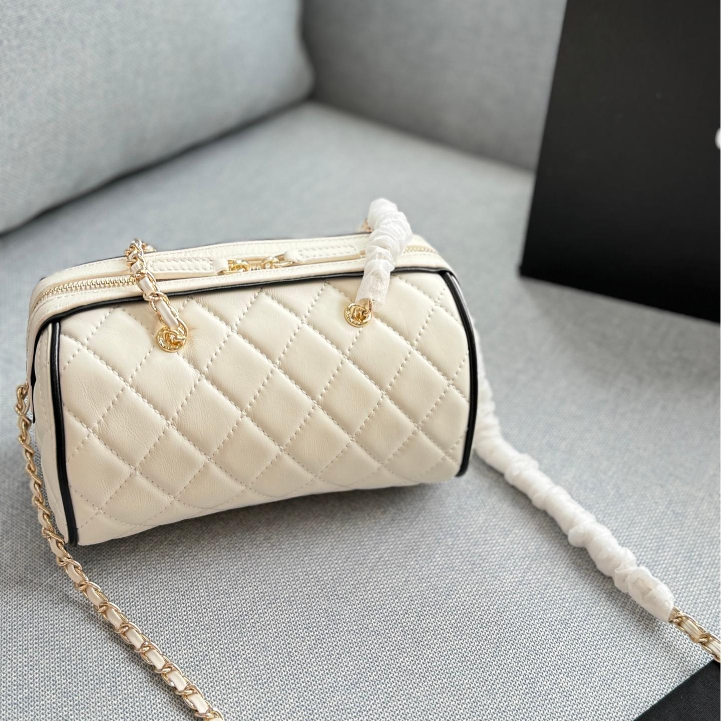 Mini Quilted Bowling Bag with Chain – 19cm Structured Satchel - Image 3