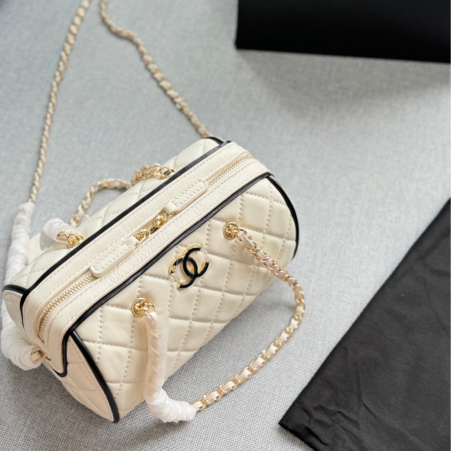 Mini Quilted Bowling Bag with Chain – 19cm Structured Satchel - Image 5