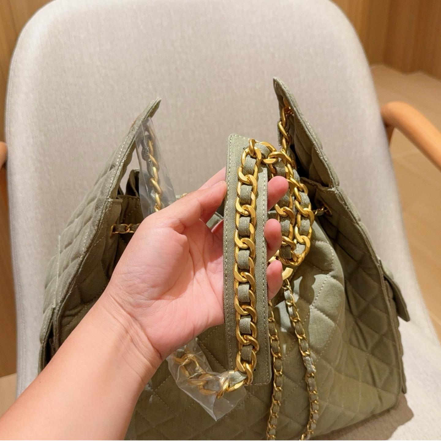 Vintage Denim Chain Hobo Bag – 33cm Drawstring Bucket Design - Image 8