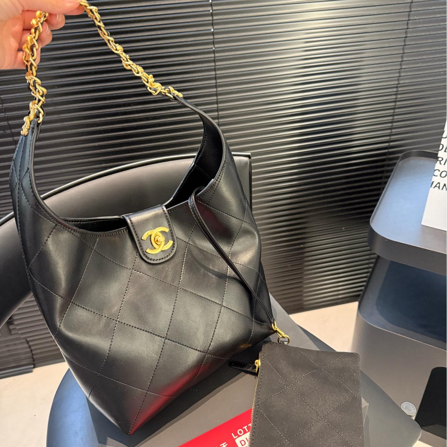 Classic Leather Tote Shoulder Bag – Gold Chain Accent, 21cm - Image 3