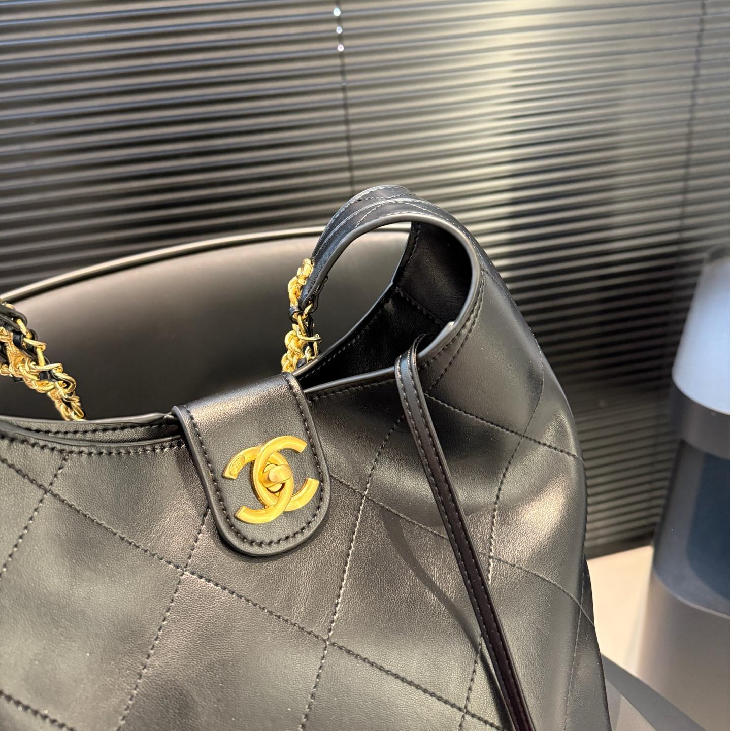Classic Leather Tote Shoulder Bag – Gold Chain Accent, 21cm - Image 5