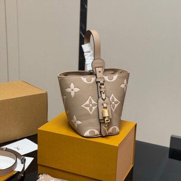 Mini Monogram Bucket Bag – Vintage-Inspired 18cm Crossbody