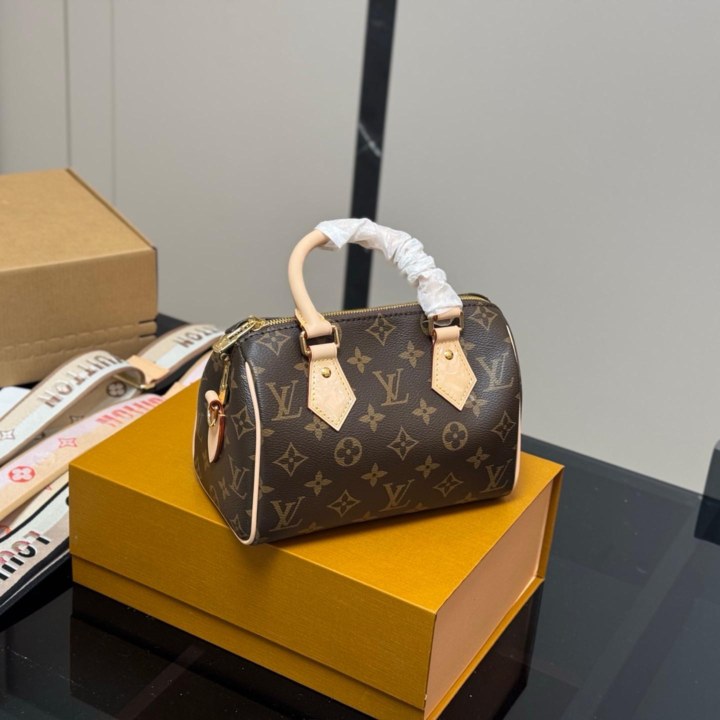 Louis Vuitton Monogram Speedy 20 – Mini Top Handle Bag 23CM - Image 5
