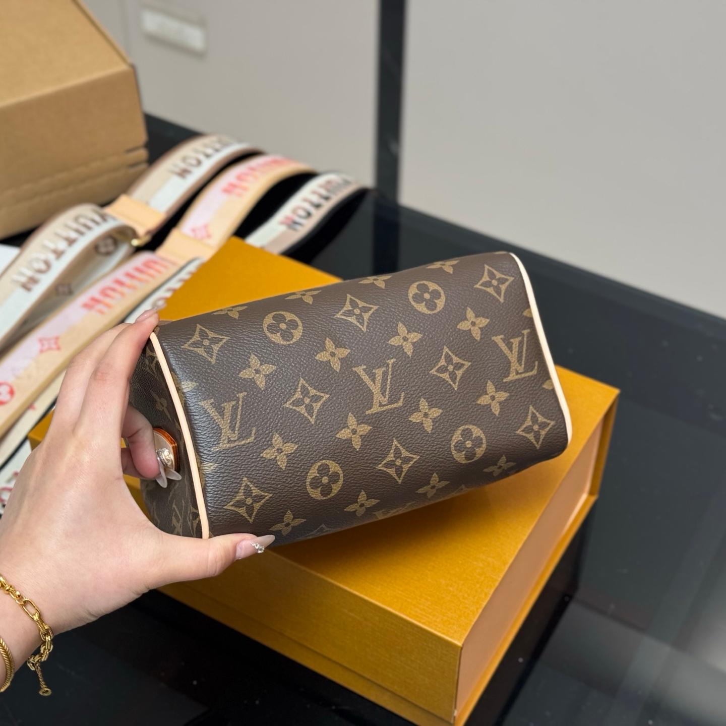 Louis Vuitton Monogram Speedy 20 – Mini Top Handle Bag 23CM - Image 8