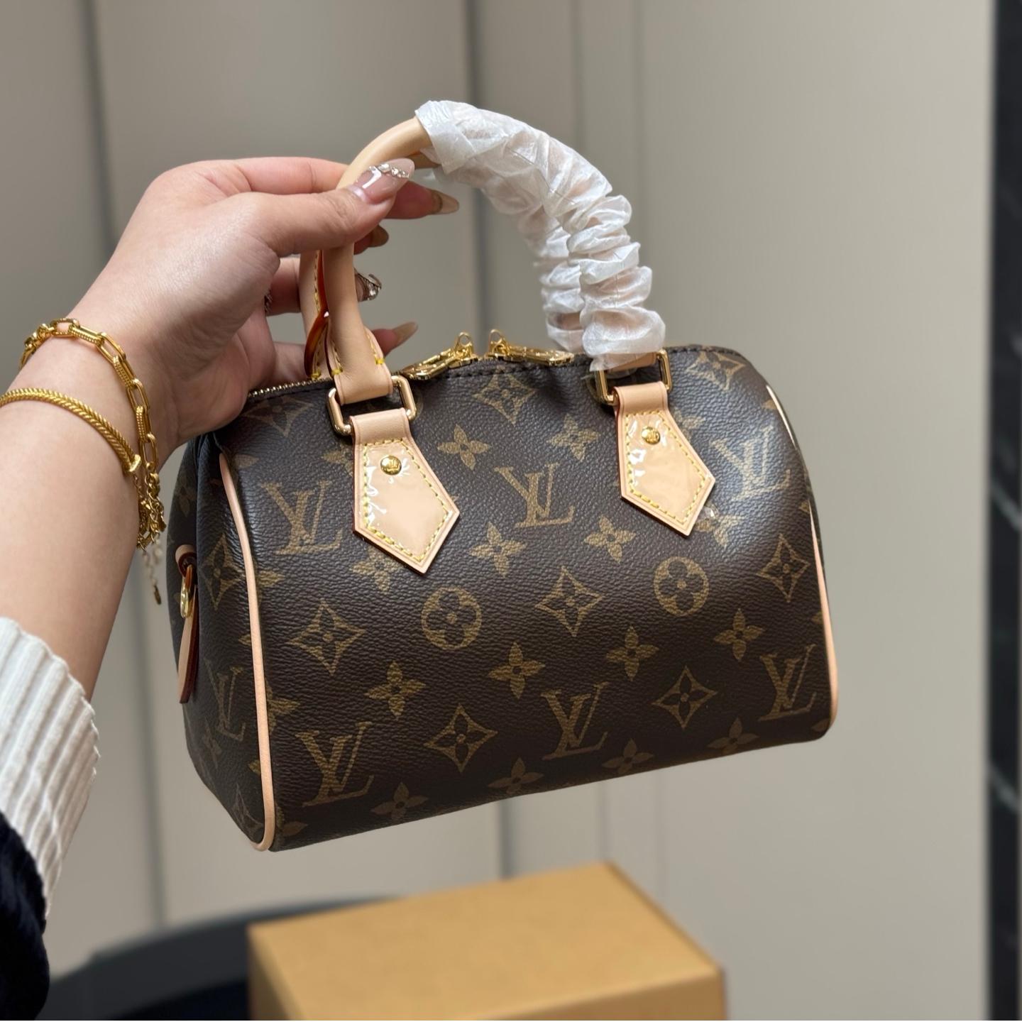 Louis Vuitton Monogram Speedy 20 – Mini Top Handle Bag 23CM - Image 9