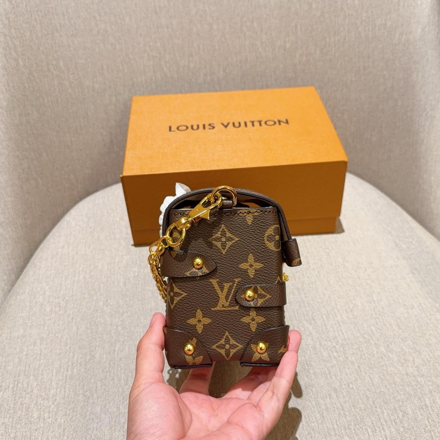 Essential Monogram Mini Trunk Bag – Luxury LV Box Purse with Chain 17CM - Image 5