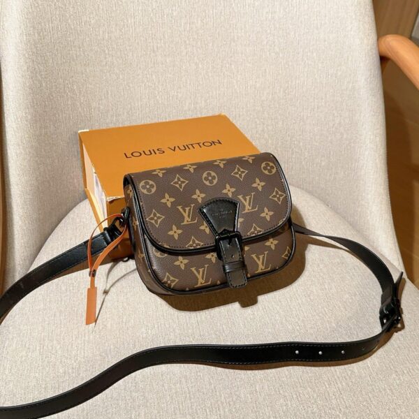 Louis Vuitton Montsouris Monogram Saddle Messenger Bag – Compact Crossbody Style 19CM