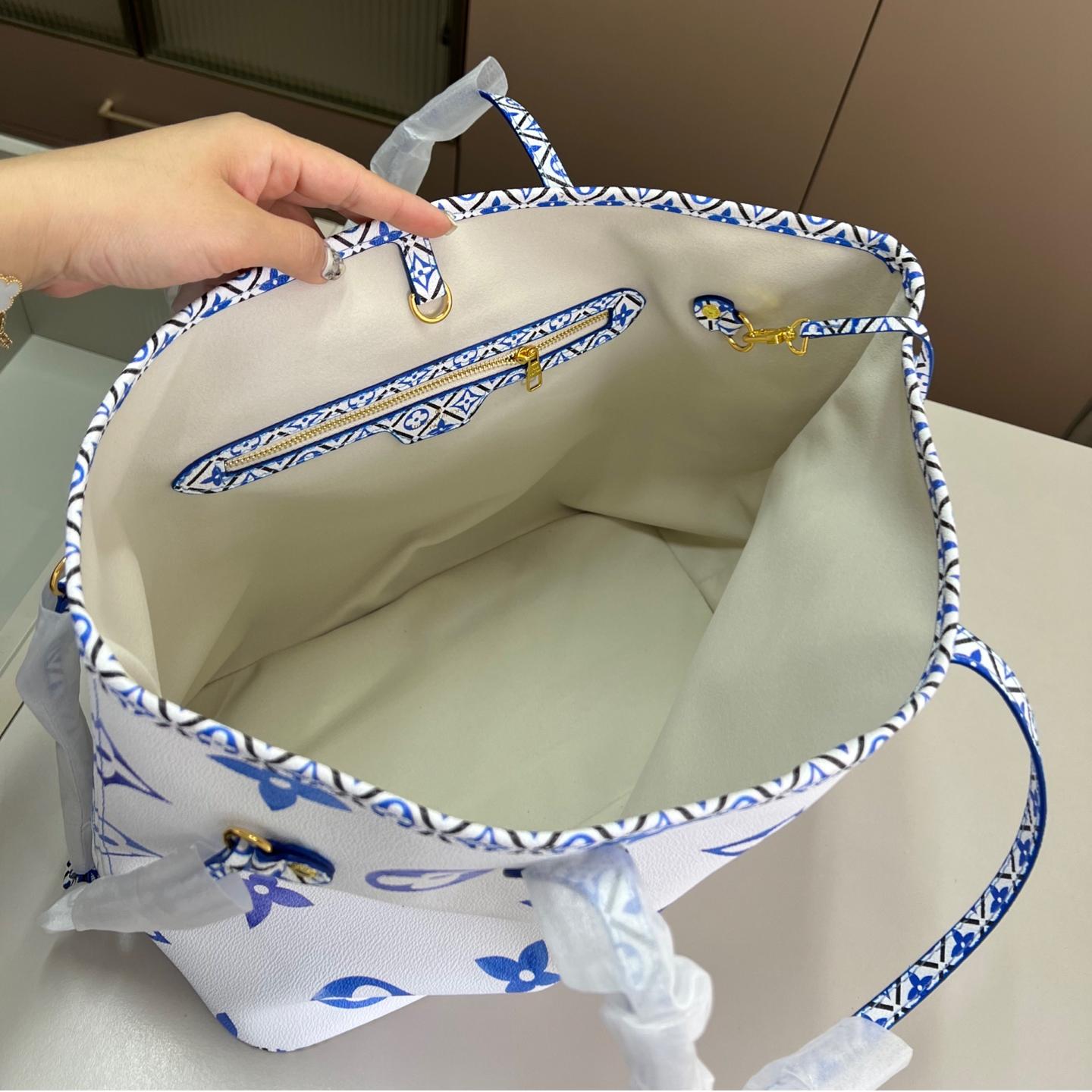 Blue Gradient Monogram Neverfull Tote Bag with Printed Pouch – 33cm Summer Edition - Image 9