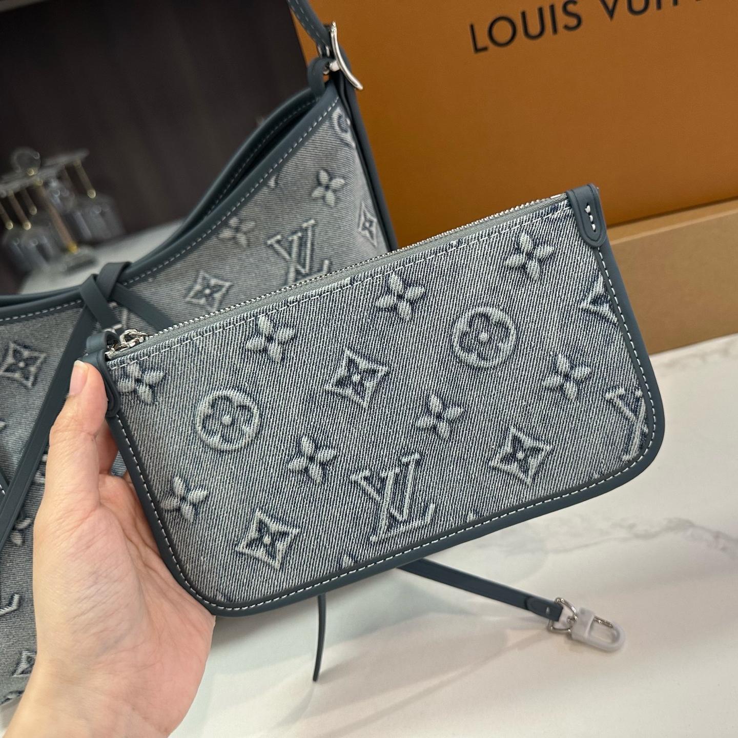 LV CarryAll Bag in Blue Denim Jacquard – 30cm Shoulder & Crossbody Tote - Image 8