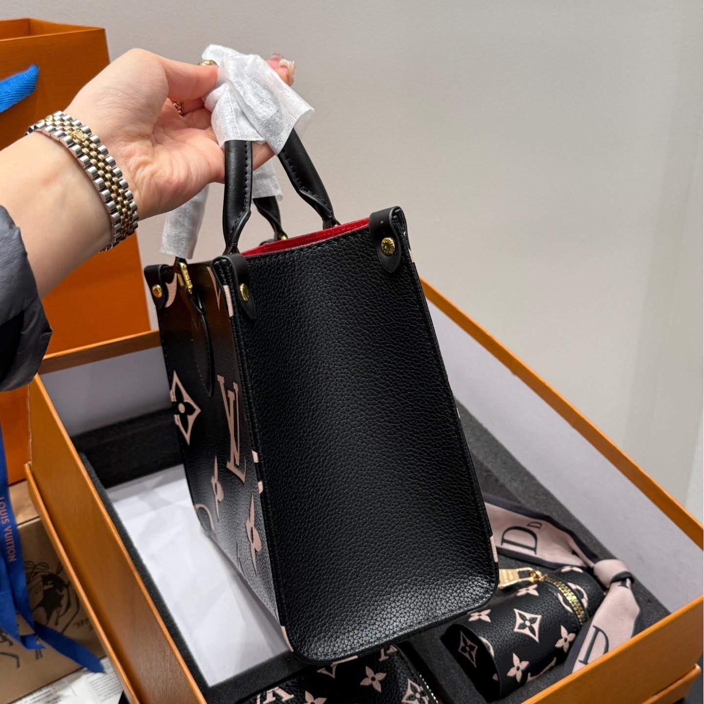 LV Onthego Jungle Tote Set – 25cm Black Embossed Monogram with Card Holder & Key Pouch - Image 4