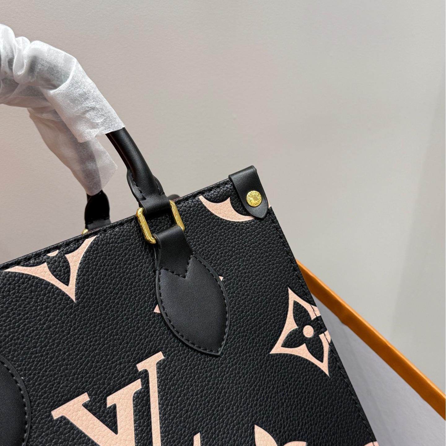 LV Onthego Jungle Tote Set – 25cm Black Embossed Monogram with Card Holder & Key Pouch - Image 6
