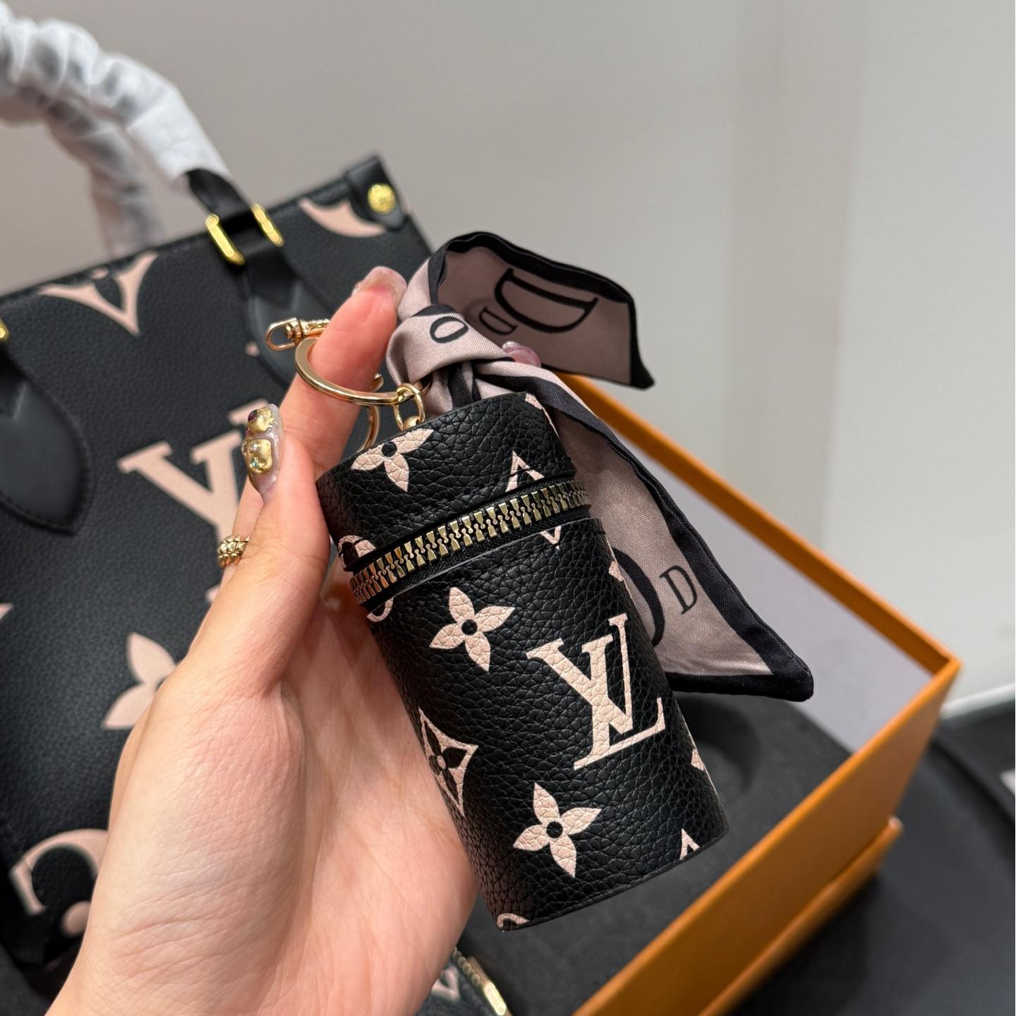 LV Onthego Jungle Tote Set – 25cm Black Embossed Monogram with Card Holder & Key Pouch - Image 7