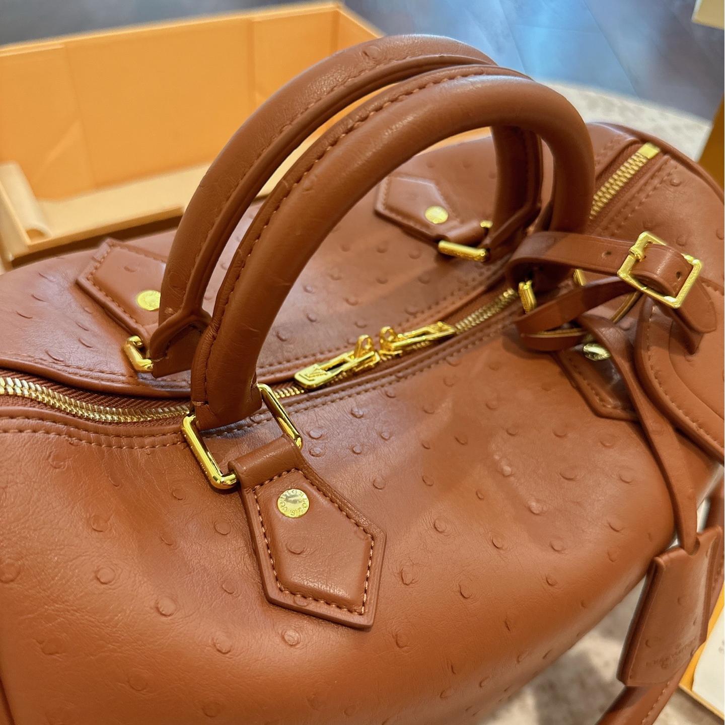LV Speedy 30 Ostrich-Embossed Leather Bag – 2025 Classic Revival 30CM - Image 3