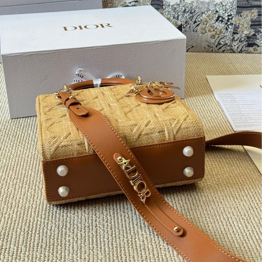 Cream White Lady D-Joy Quilted Leather Bag – Rectangular Top Handle with Scarf Detail 22CM - Image 8