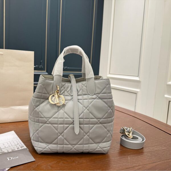 Dior Toujours Vertical Tote in Quilted Calfskin Leather – 19cm Gray Edition