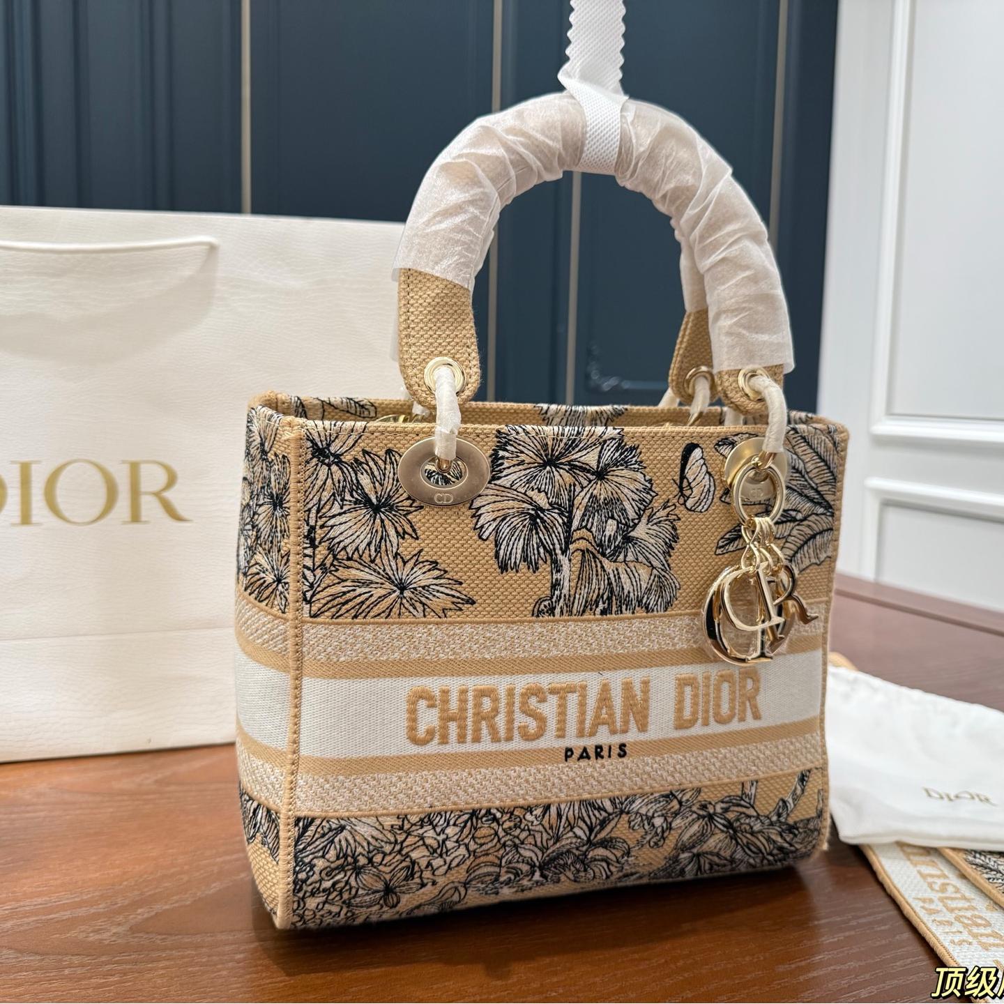 Dior Lady D-Lite Bag in Tropical Embroidery with Wide Strap – 24cm - Image 2