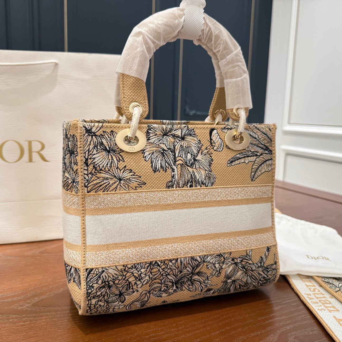 Dior Lady D-Lite Bag in Tropical Embroidery with Wide Strap – 24cm - Image 3