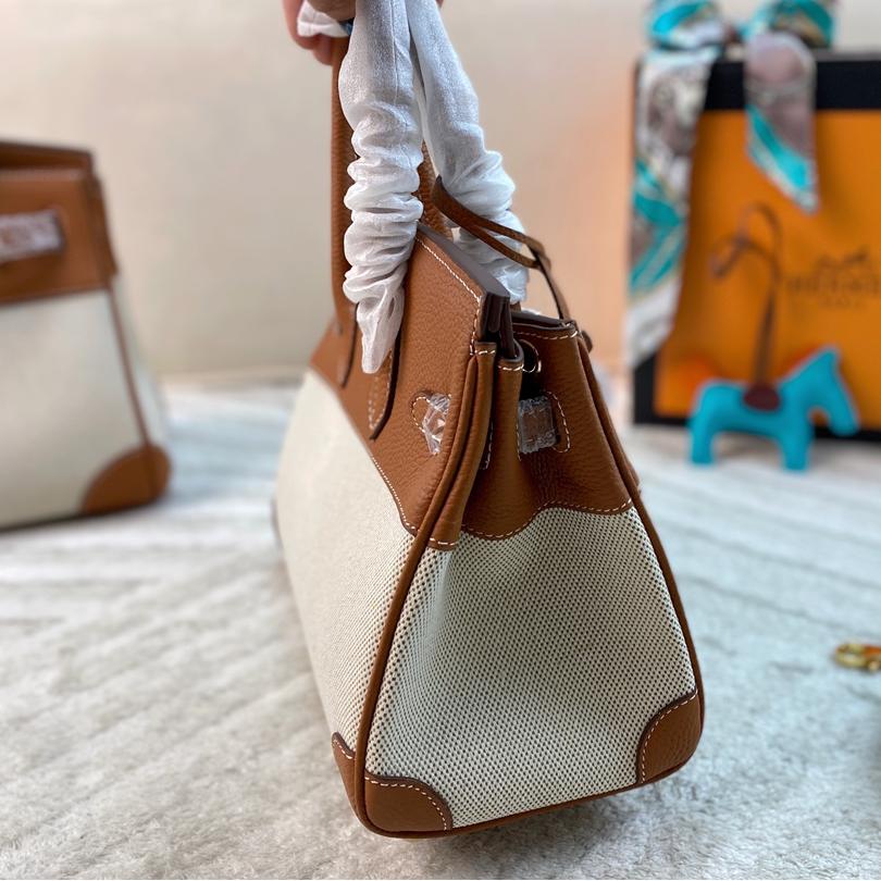 Birkin 25 & 30 in Canvas and Gold-Tan Leather – Casual Chic with Timeless Structure - Image 5