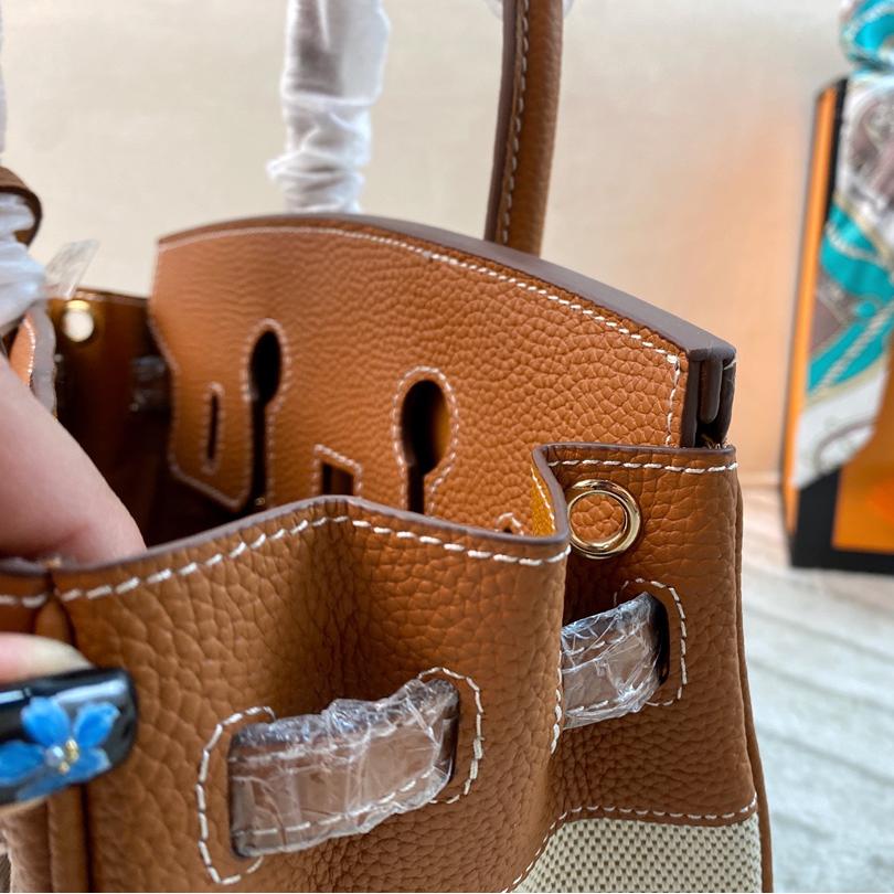 Birkin 25 & 30 in Canvas and Gold-Tan Leather – Casual Chic with Timeless Structure - Image 4